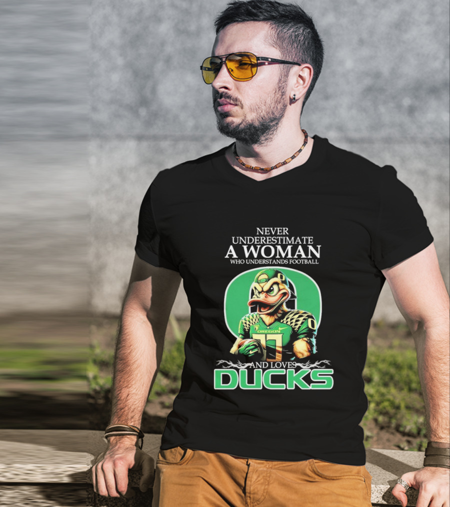 Never Underestimate A Woman Who Understands Football And Loves Oregon Ducks T-Shirt