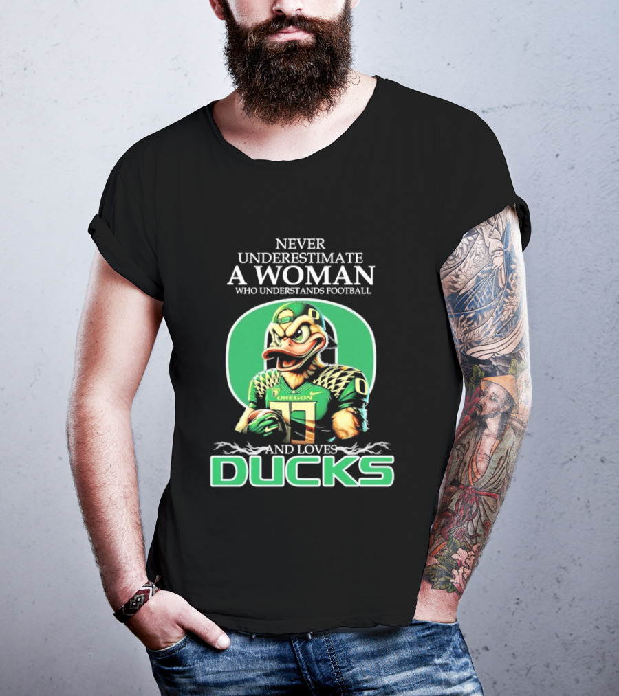 Never Underestimate A Woman Who Understands Football And Loves Oregon Ducks T-Shirt