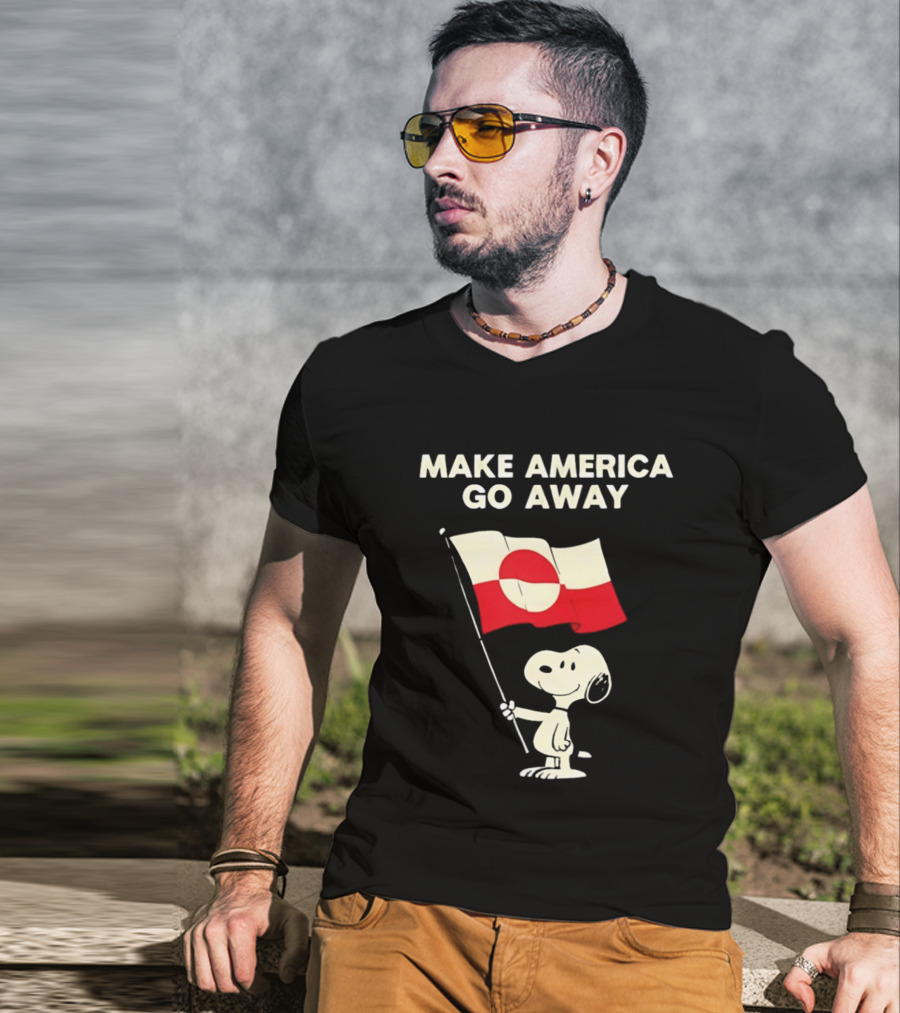 Snoopy Holding Greenland Flag Make America Go Away T-Shirt