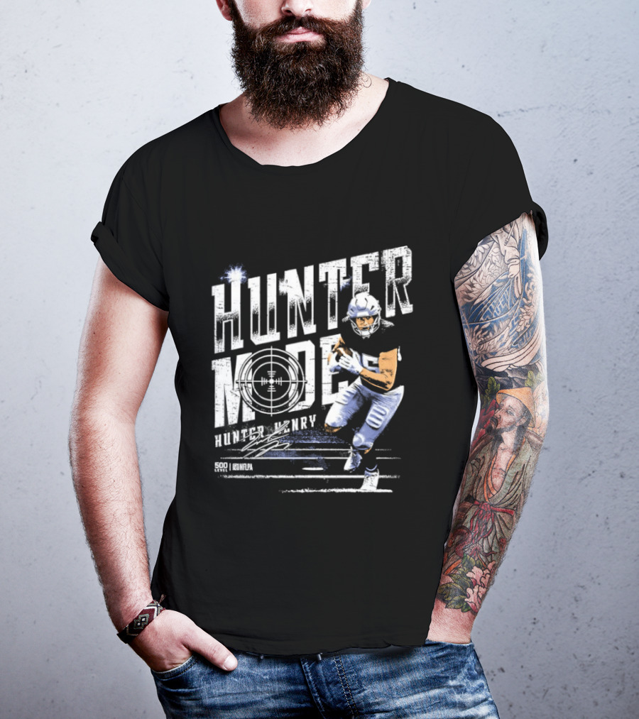 Hunter Henry Hunter Mode New England Patriots Target Accuracy Football T-Shirt