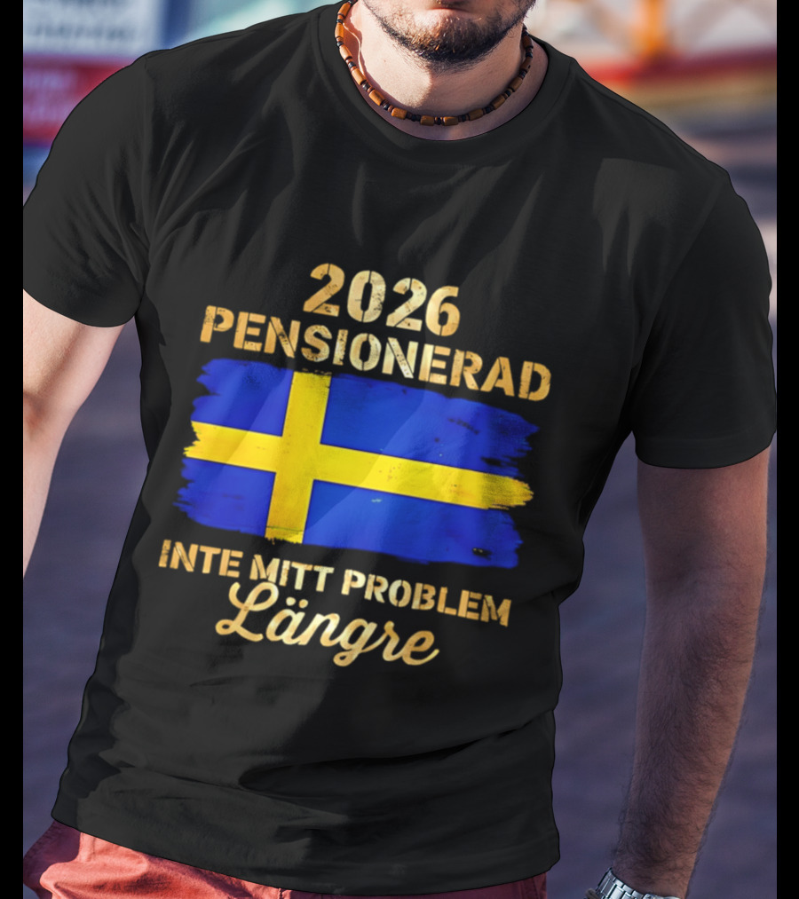 2026 Pensionerad Inte Mitt Problem Längre Svenska Flagga T-Shirt