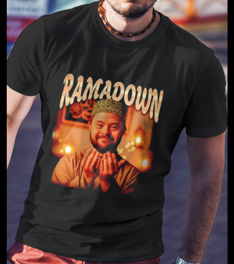 Ramadown Mens Kufi Malawi Hexa Series Smiling Man Praying Ramadan T-Shirt