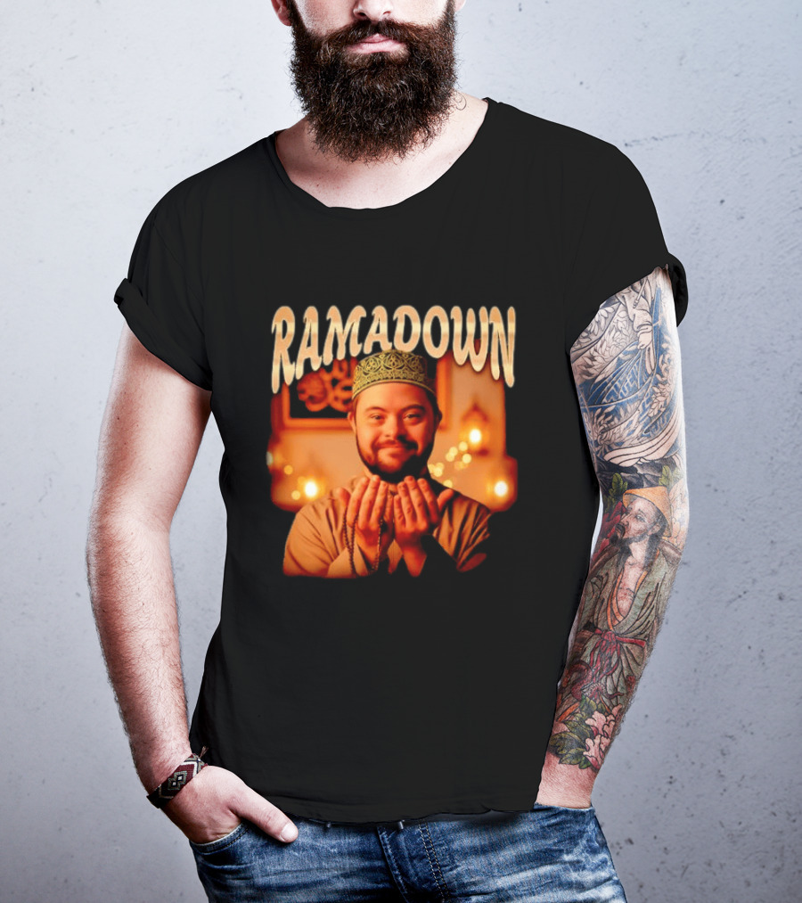 Ramadown Mens Kufi Malawi Hexa Series Smiling Man Praying Ramadan T-Shirt