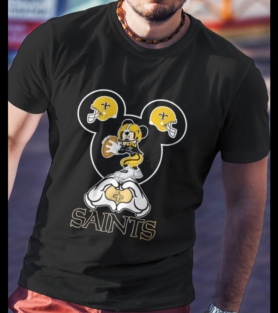 New Orleans Saints Mickey Mouse Football Heart Hands T-Shirt