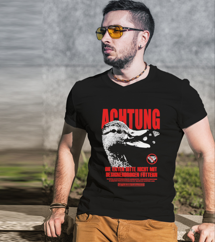 Achtung Die Enten Bitte Nicht Mit Designerdrogen Füttern T-Shirt