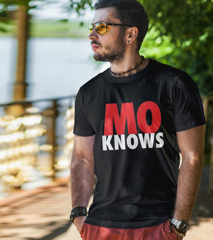 Mo Knows Chicago Cubs Iconic Fan T-Shirt