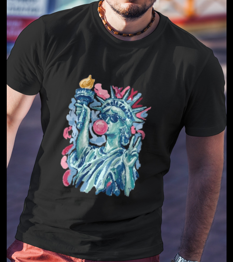 Statue Of Liberty With Bubble Gum And Peace Sign For 4th Of July T-Shirt
