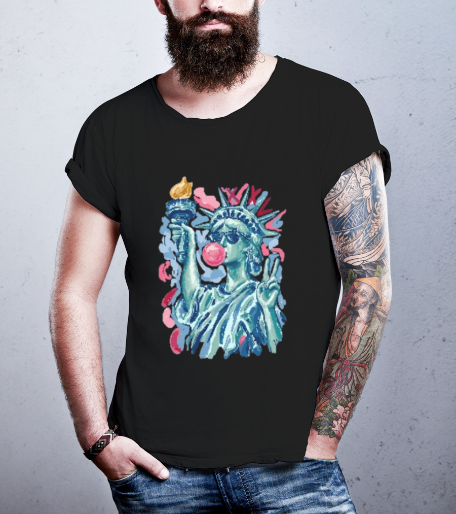 Statue Of Liberty With Bubble Gum And Peace Sign For 4th Of July T-Shirt