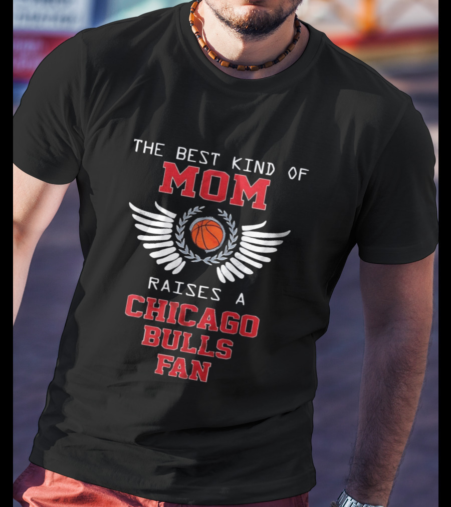 The Best Kind Of Mom Raises A Chicago Bulls Fan Basketball Wings T-Shirt
