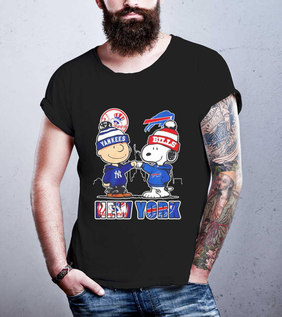 New York Yankees Buffalo Bills Charlie Brown Snoopy Fist Bump Skyline T-Shirt