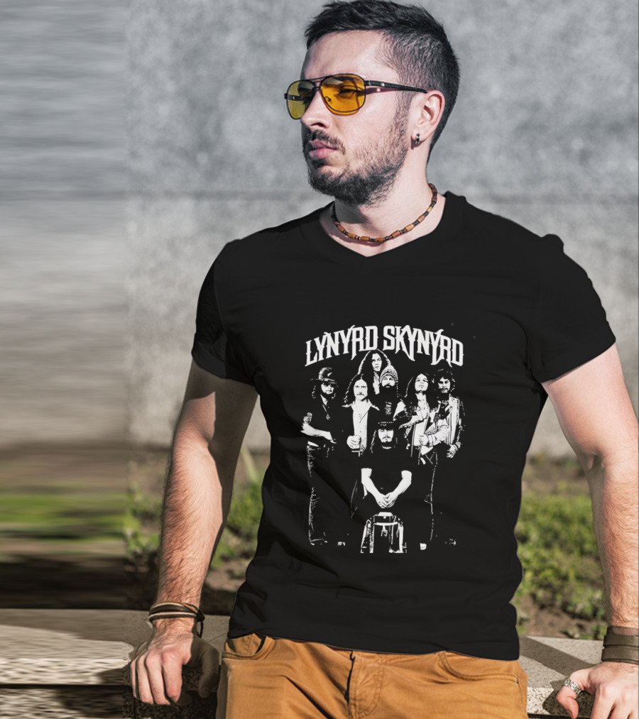 Lynyrd Skynyrd Band Group Photo Vintage Style T-Shirt