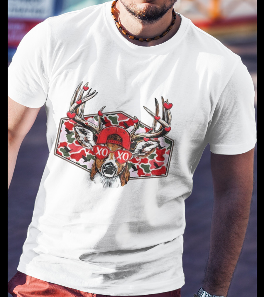 Deer Hunter Valentines Day XO XO Hearts Antler Camo T-Shirt