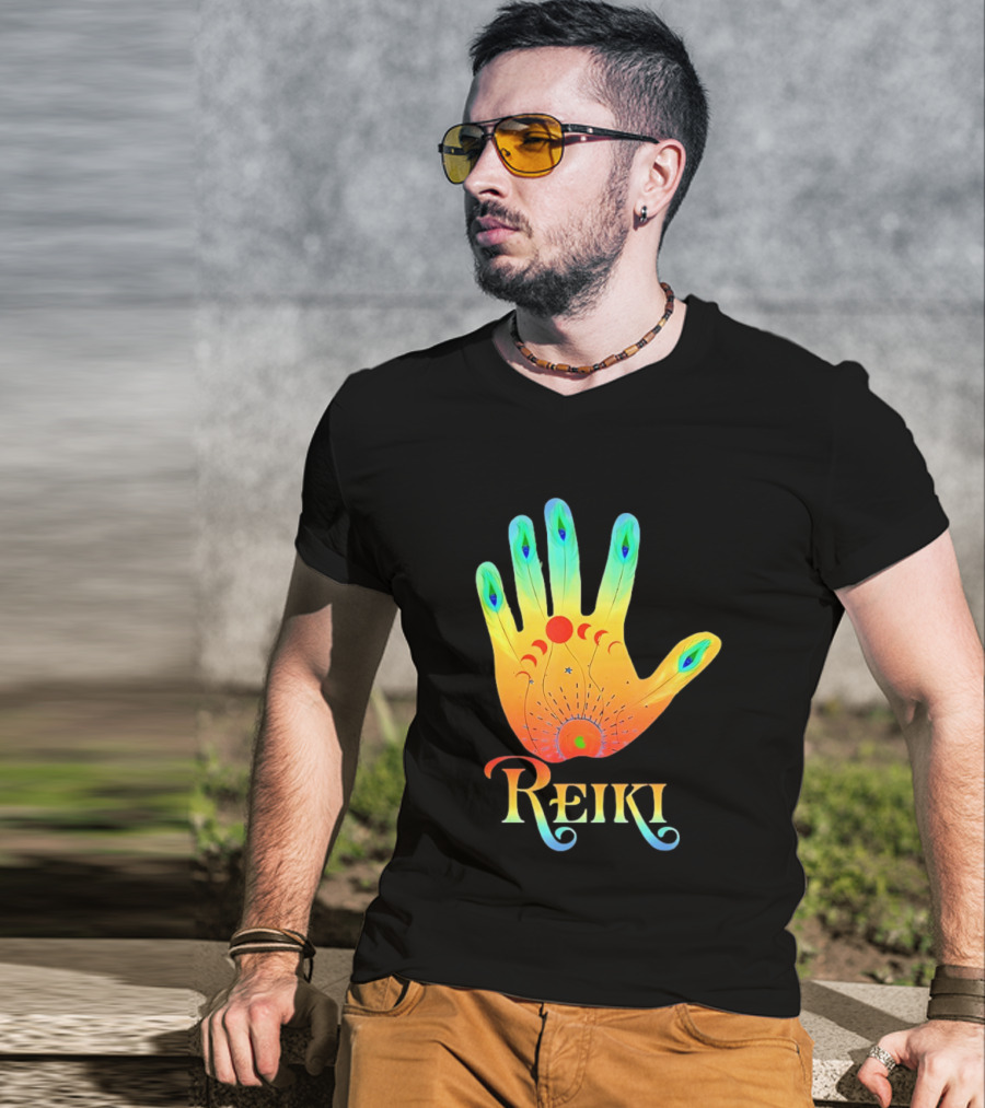Reiki Practitioner Healer Therapist Master Colorful Hand T-Shirt