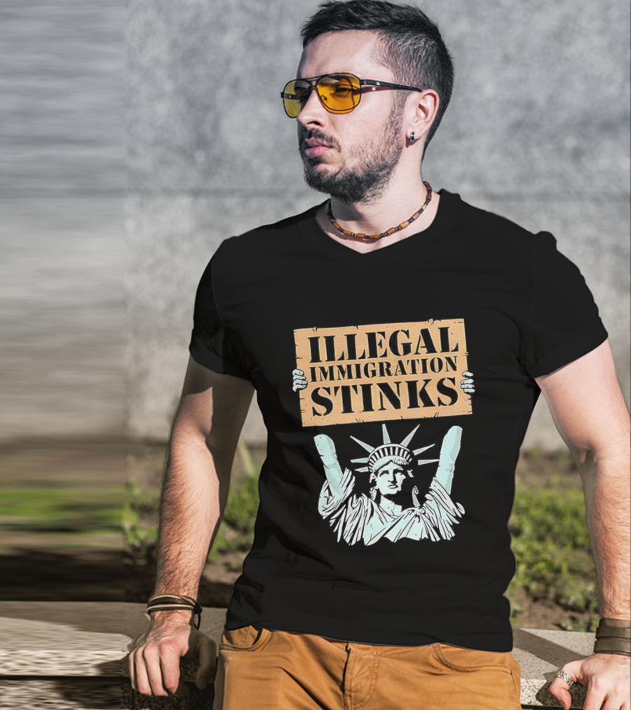 Illegal Immigration Stinks Liberty Protest T-Shirt
