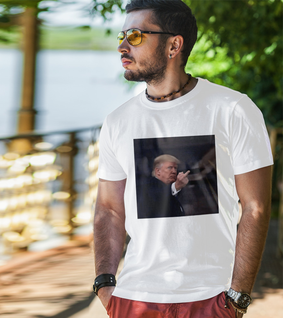 Trump Middle Finger At Heckler T-Shirt