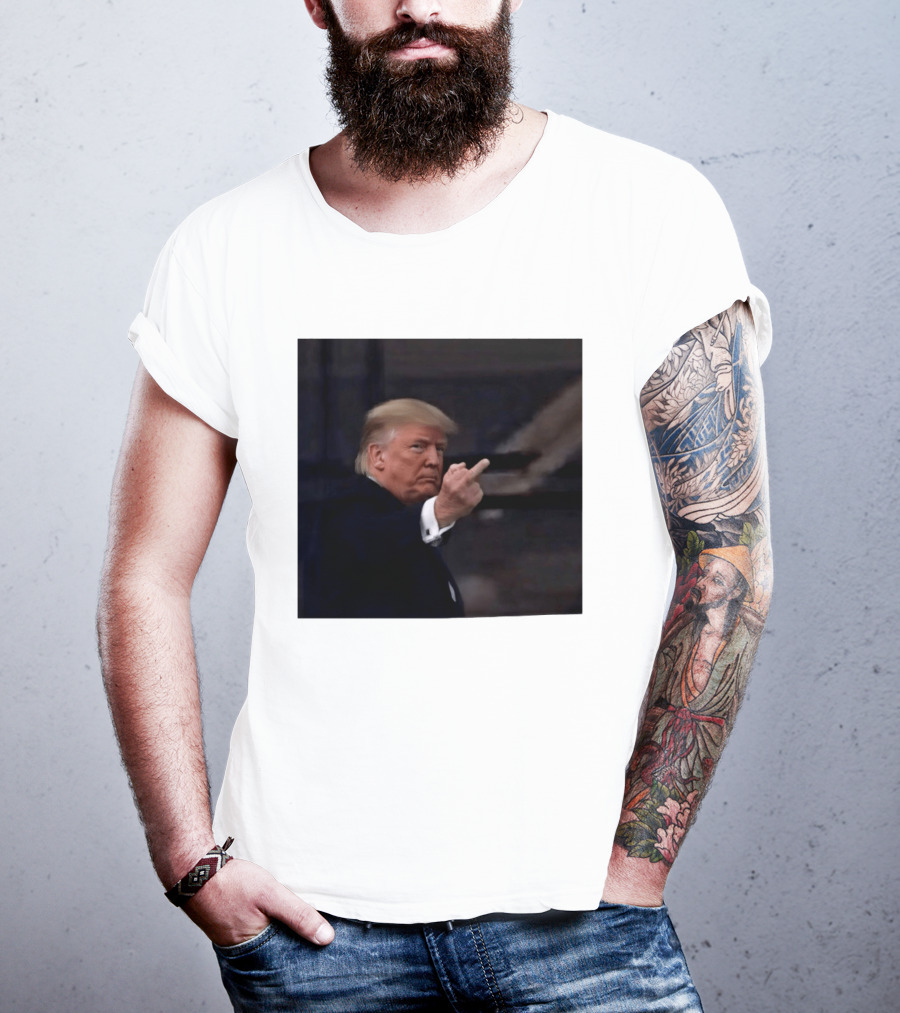 Trump Middle Finger At Heckler T-Shirt