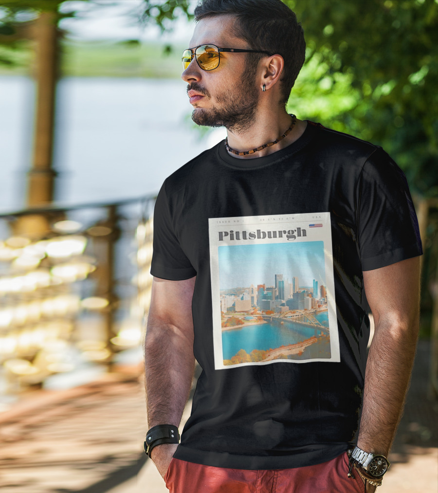 Pittsburgh Issue No 1 USA Flag 40.4°N 80.0°W Skyline T-Shirt