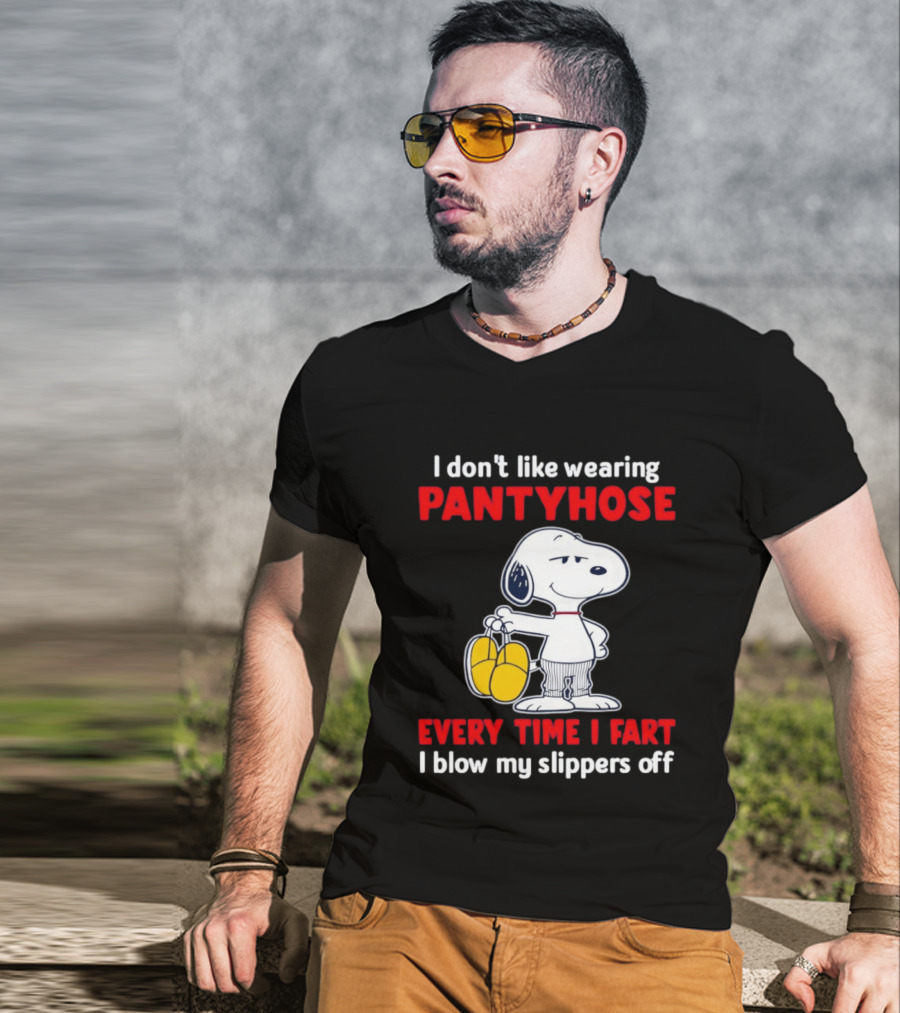 Snoopy I Don't Like Wearing Pantyhose Every Time I Fart I Blow My Slippers Off T-Shirt