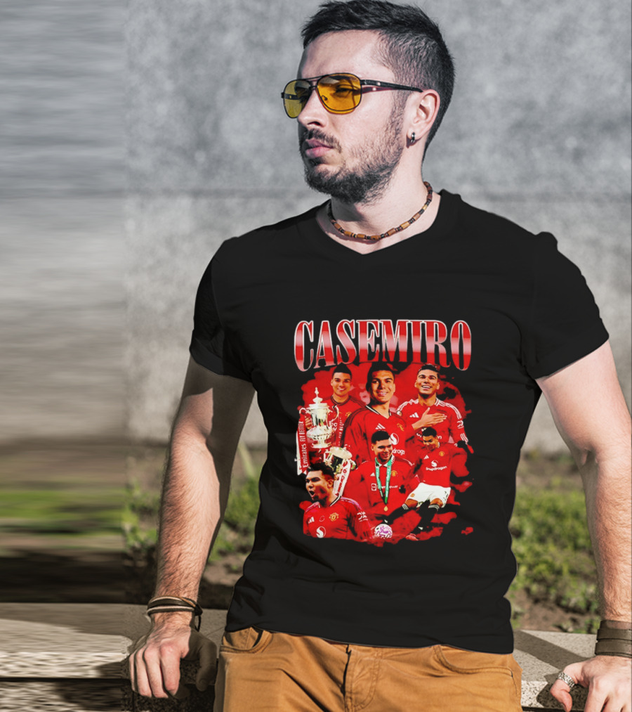 Casemiro Manchester United Trophy Celebrations Retro Football T-Shirt