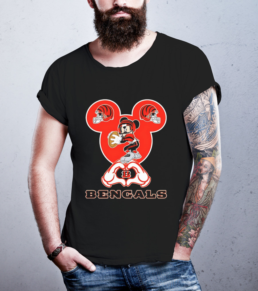 Cincinnati Bengals Mickey Mouse Football Heart Hands T-Shirt
