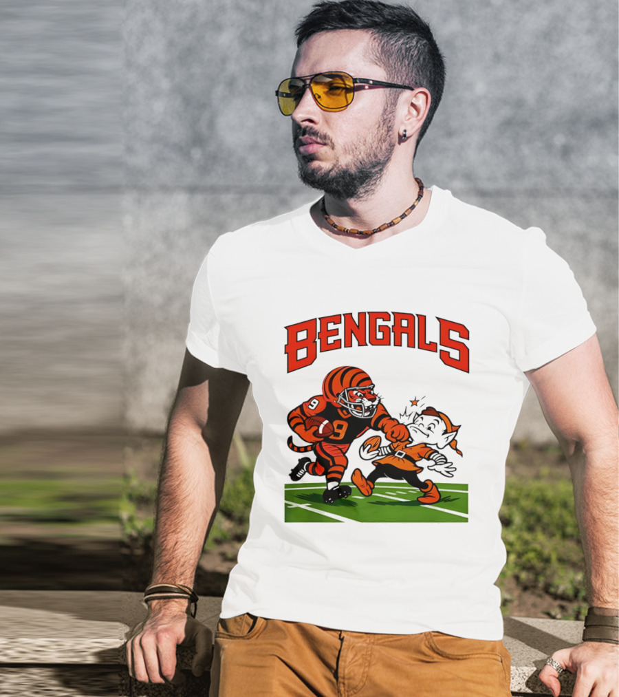 Bengals Tiger Player Tackling Browns Elf Cleveland Rivalry T-Shirt