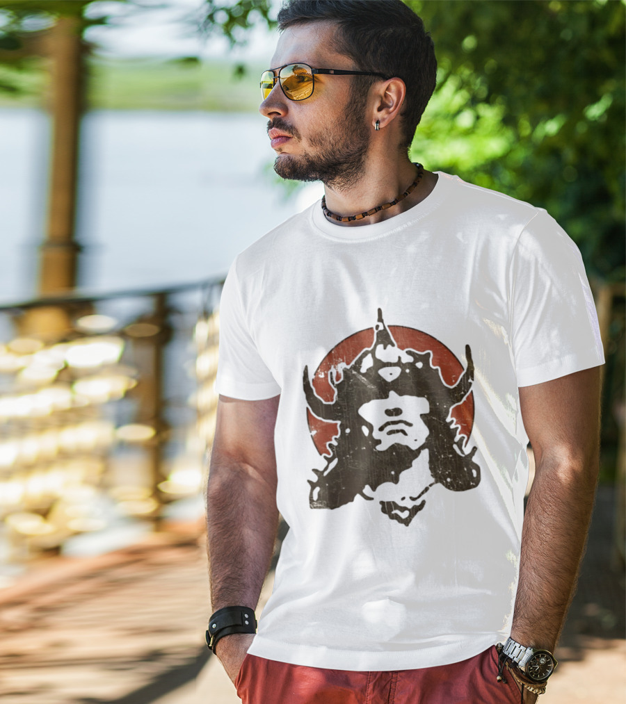 Conan Barbarian Viking Warrior Helm On Red Circle T-Shirt