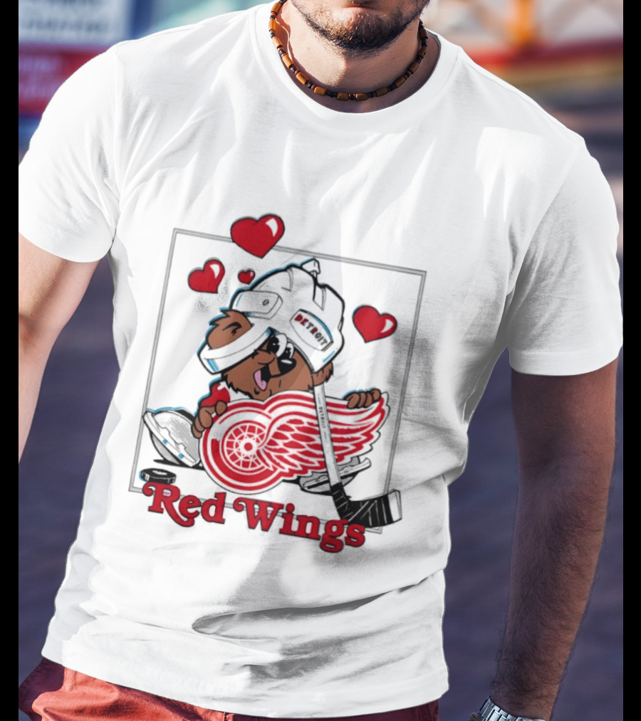 Detroit Red Wings Bear Hugging Hockey Heart With Hearts T-Shirt