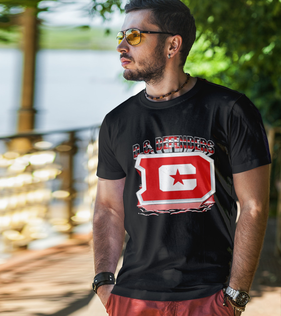 DC Defenders UFL Large Red Iconic Star T-Shirt