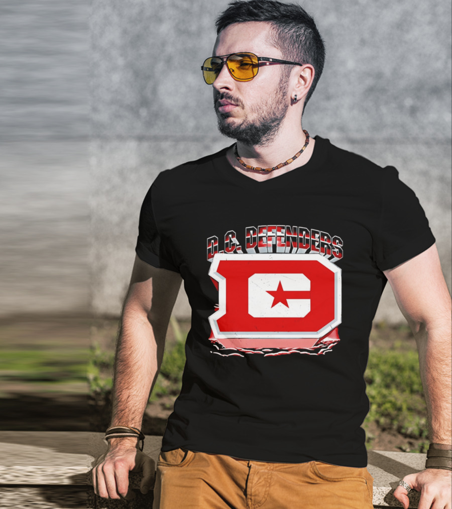 DC Defenders UFL Large Red Iconic Star T-Shirt