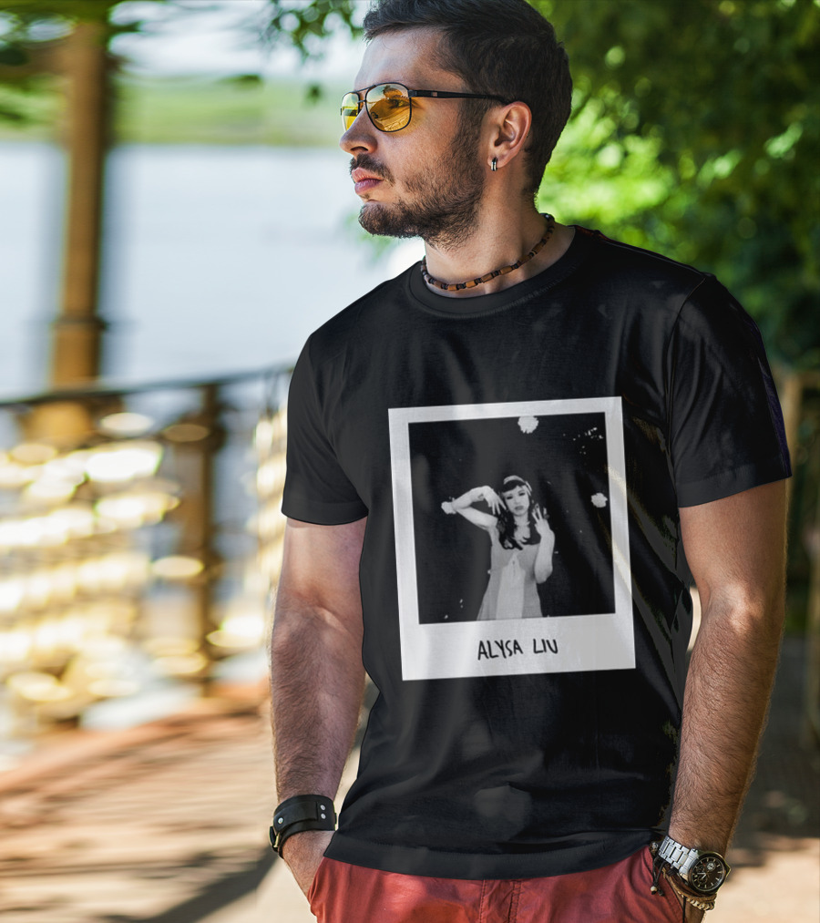 Laufey Alysa Liu 2026 Vintage Monochrome Photography T-Shirt