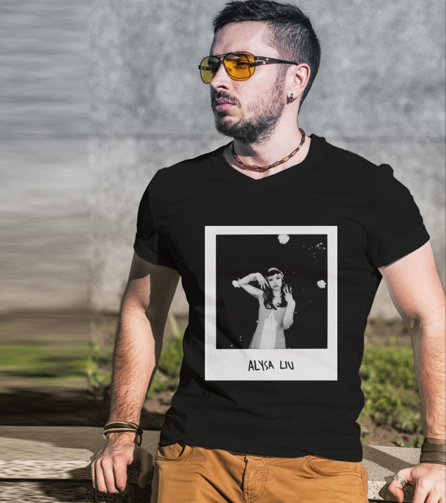 Laufey Alysa Liu 2026 Vintage Monochrome Photography T-Shirt