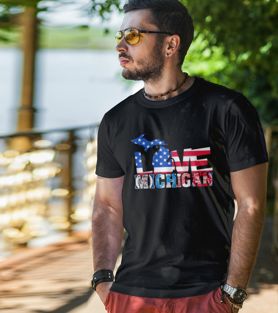Love Michigan Map USA Flag Detroit Lions Tigers Red Wings Pistons T-Shirt