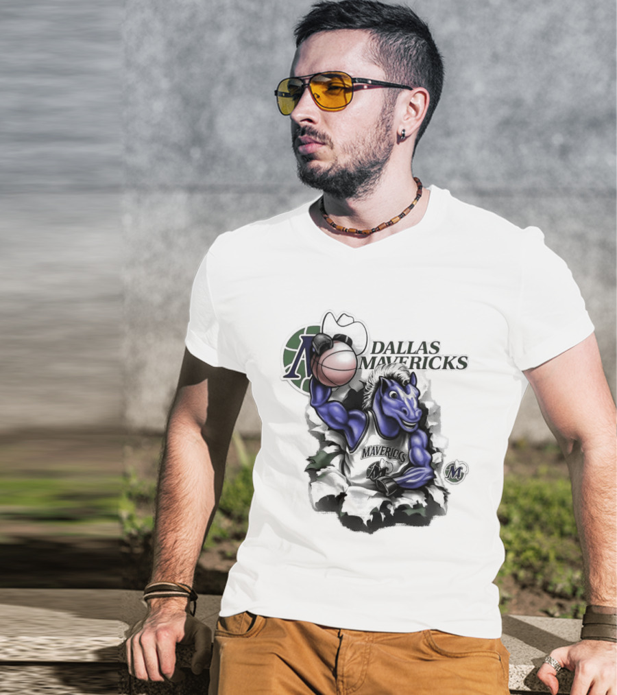 Dallas Mavericks Mitchell & Ness Breakthrough Basketball Horse T-Shirt