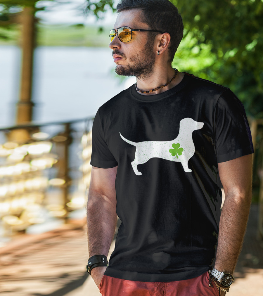 Dachshund St Patricks Day Lucky Mama Mom Dog Shamrock T-Shirt