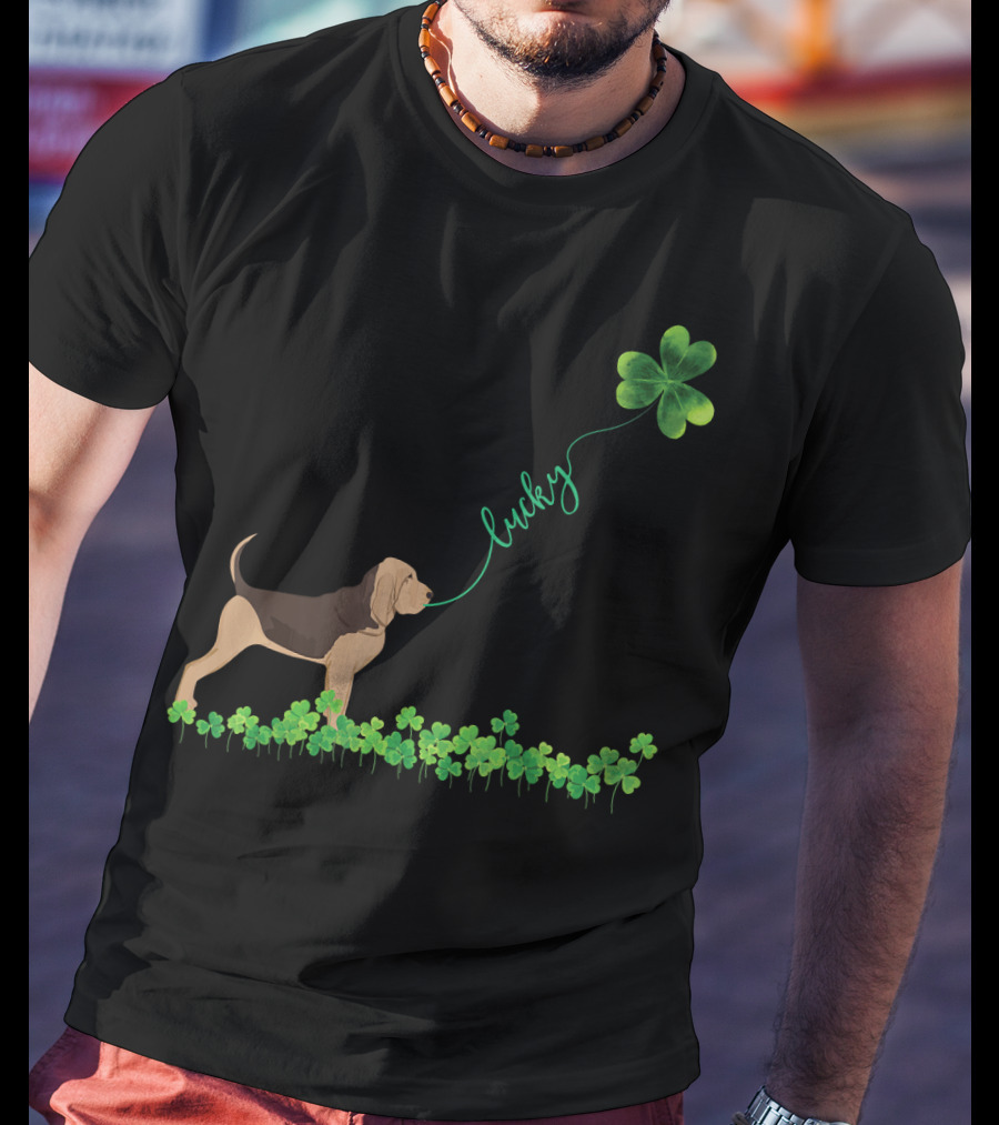Lucky Bloodhound Dog With Shamrock St Patrick Day T-Shirt