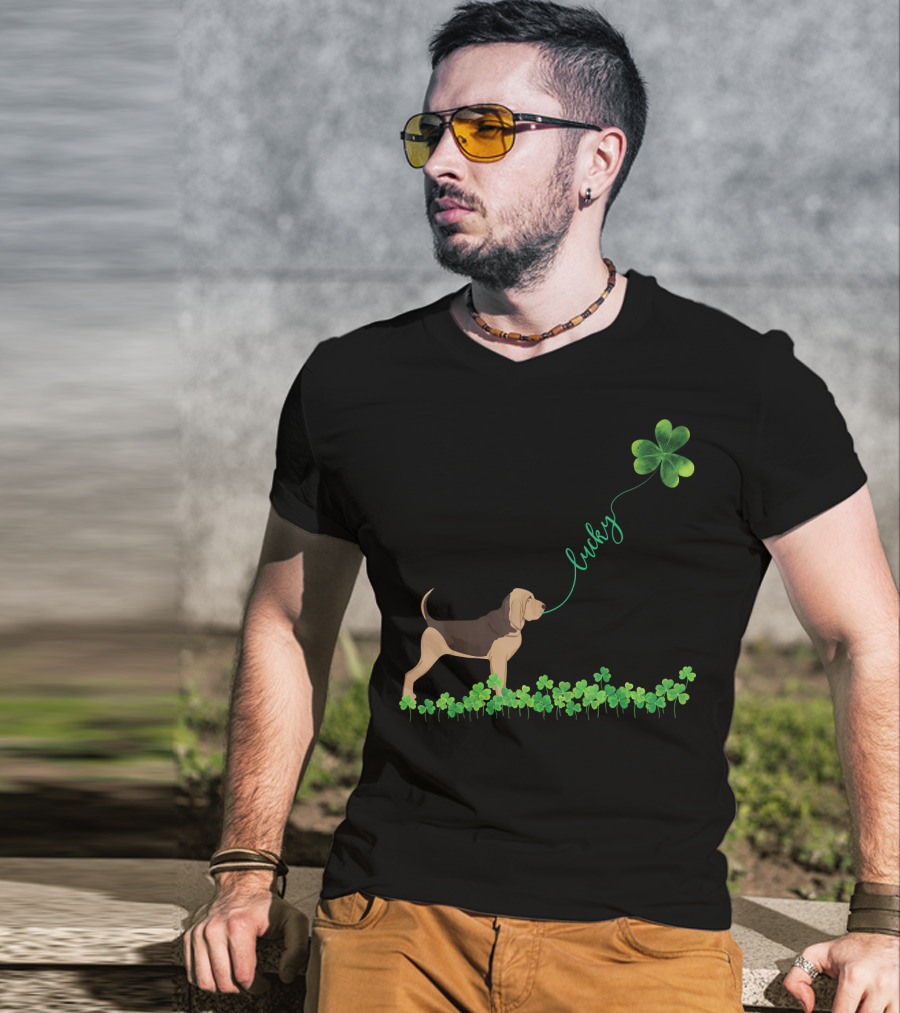 Lucky Bloodhound Dog With Shamrock St Patrick Day T-Shirt