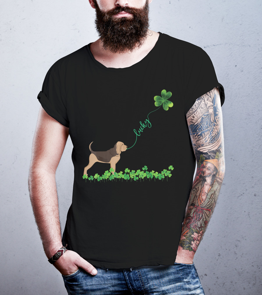 Lucky Bloodhound Dog With Shamrock St Patrick Day T-Shirt