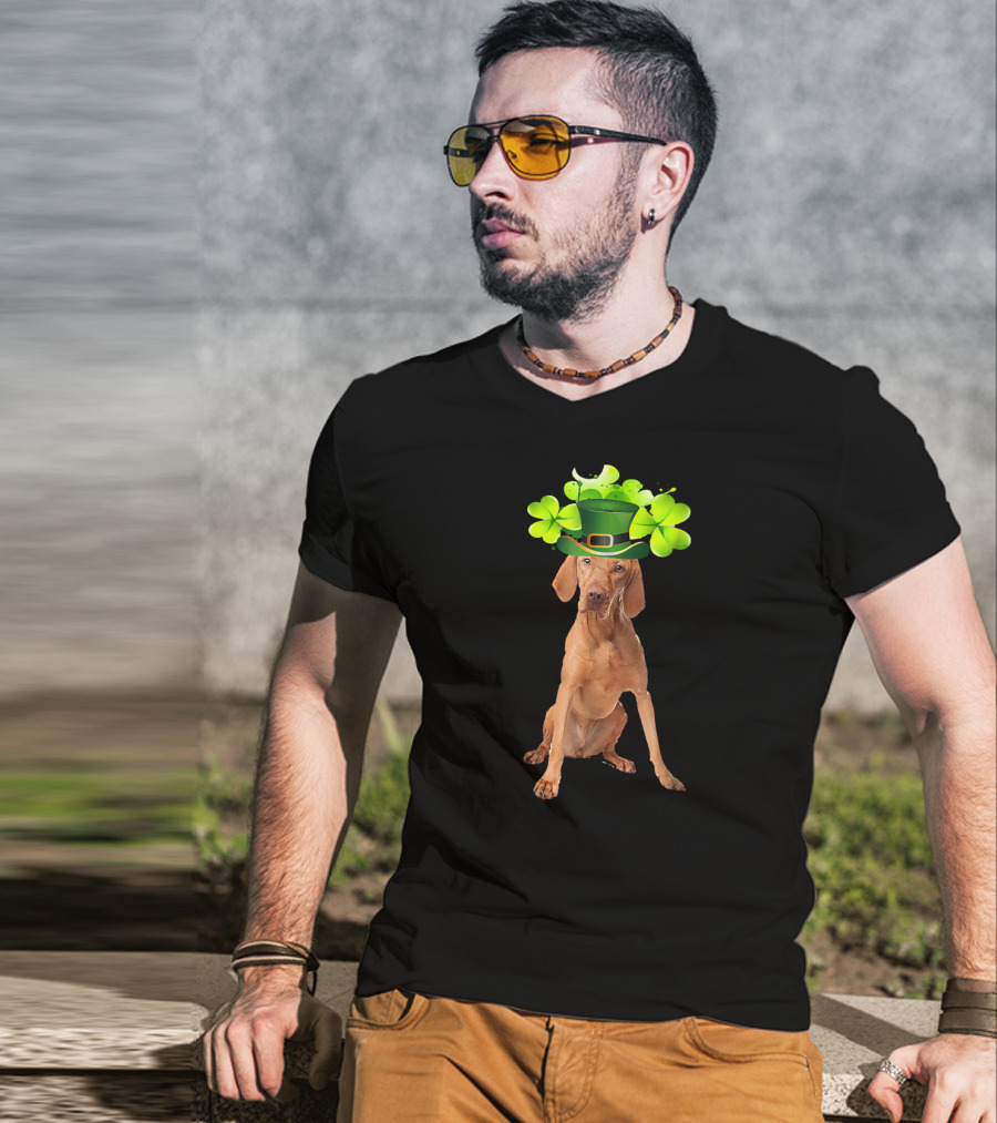 St Patricks Day Hungarian Vizsla Dog With Irish Clover Hat T-Shirt