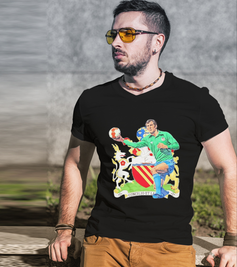 Joe Corrigan Manchester City Goalkeeper Concilio Et Labore Crest T-Shirt