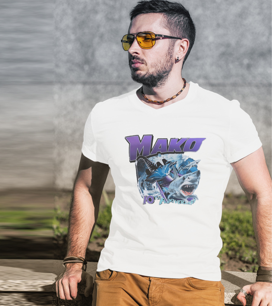 Mako 10th Anniversary SeaWorld Roller Shark Underwater Ocean Adventure T-Shirt