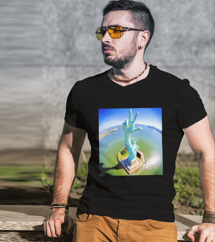 Jalen Brunson Statue Of Liberty Victory Gesture Photo T-Shirt