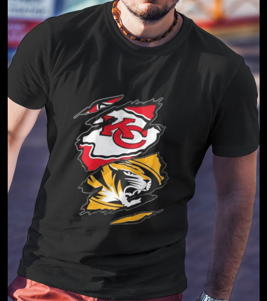 Kansas City Chiefs Missouri Tigers Two Teams One Heart Scratch Torn Sports T-Shirt