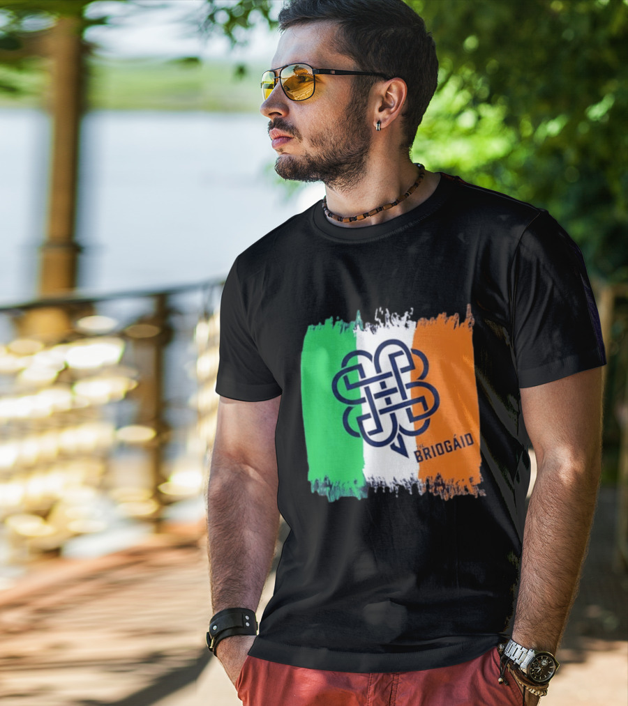 The Briogáid Celtic Knot Irish Flag T-Shirt