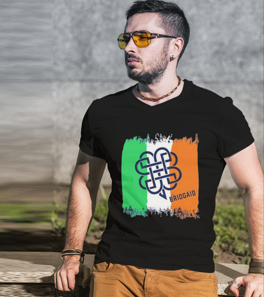 The Briogáid Celtic Knot Irish Flag T-Shirt