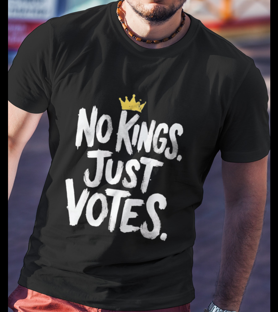 No Kings Just Votes Crown Symbol Politics Empowerment T-Shirt