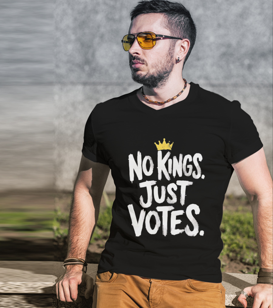 No Kings Just Votes Crown Symbol Politics Empowerment T-Shirt