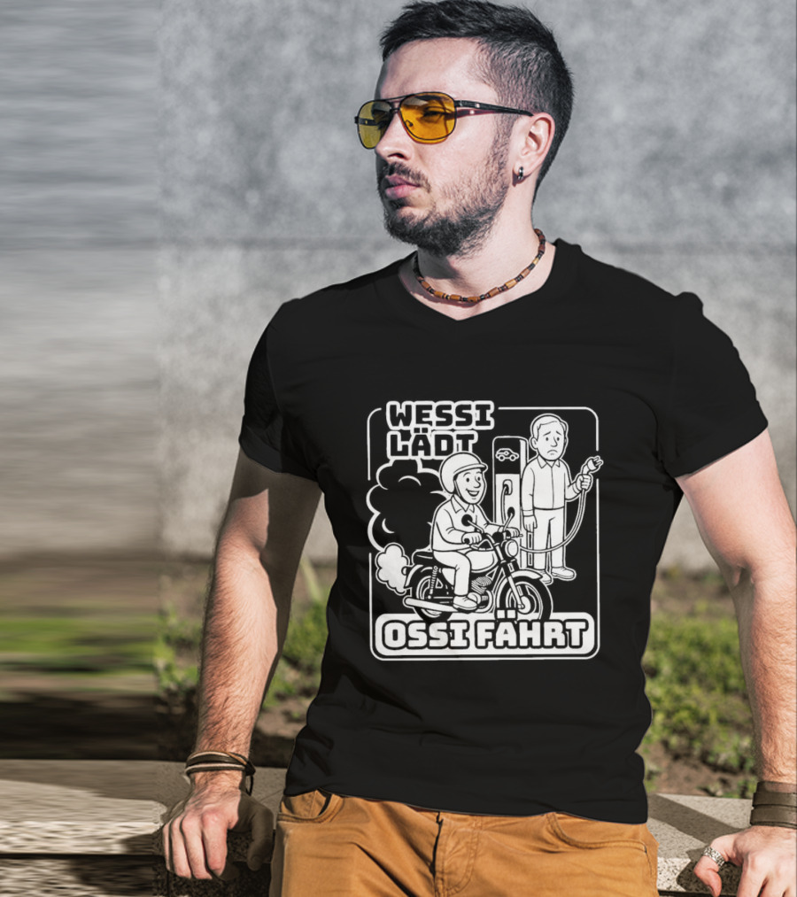 Wessi Lädt Ossi Fahrt Motif With Scooter And Gas Pump T-Shirt