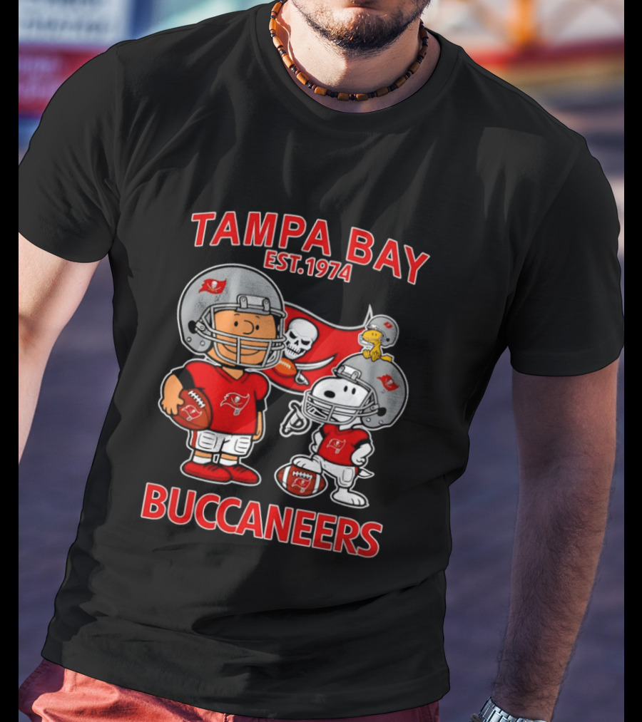 Tampa Bay Buccaneers Snoopy And Charlie Brown EST 1974 T-Shirt