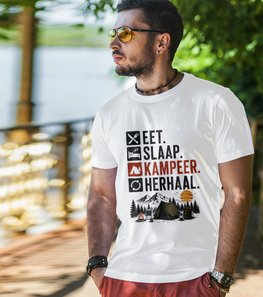 Eet Slaap Kampeer Herhaal Camping Tent Mountains Campfire Sunset T-Shirt