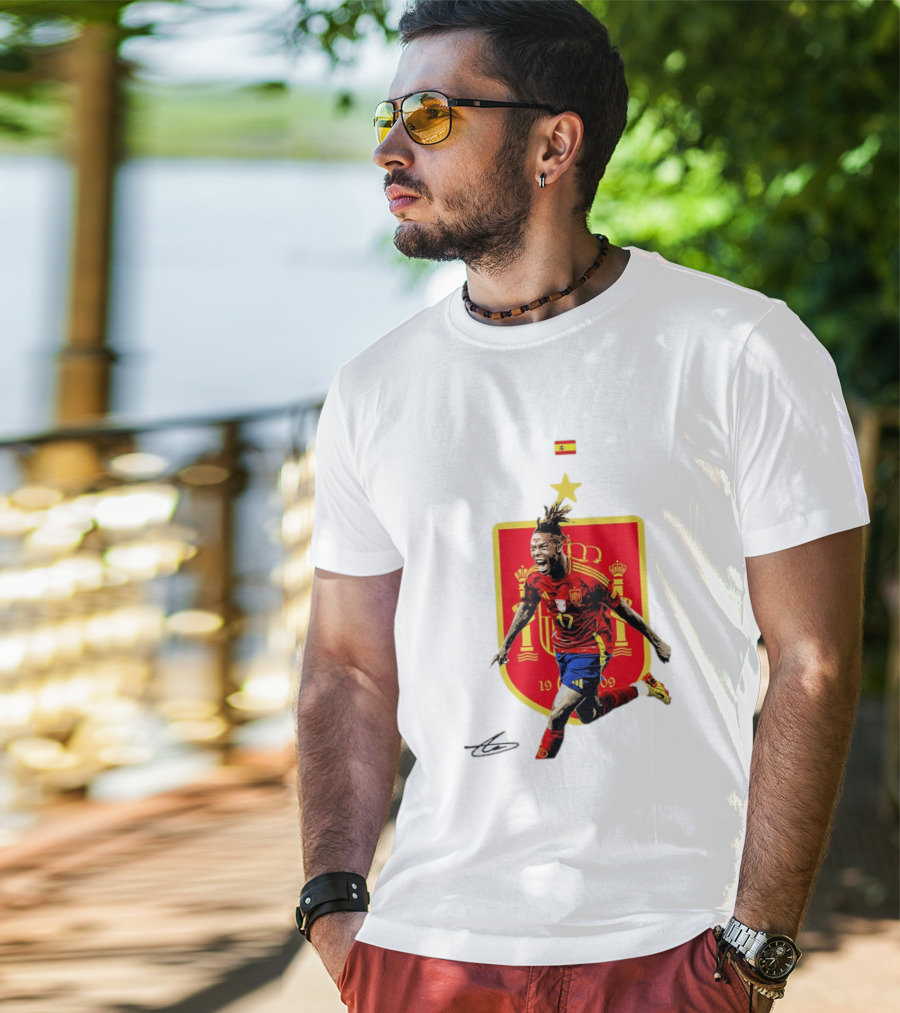 Nico Williams España Número 19 Escudo De La Selección Española Flag T-Shirt